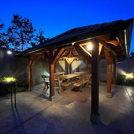 Brvnara Petra Semesterbostad *