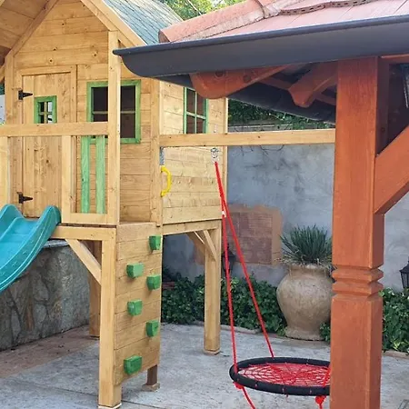 Semesterbostad Brvnara Petra *