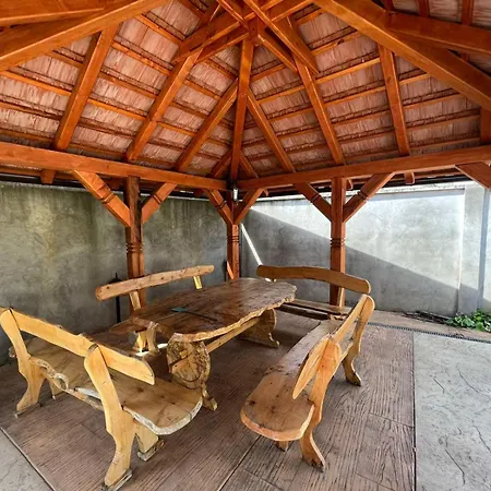 Brvnara Petra Semesterbostad